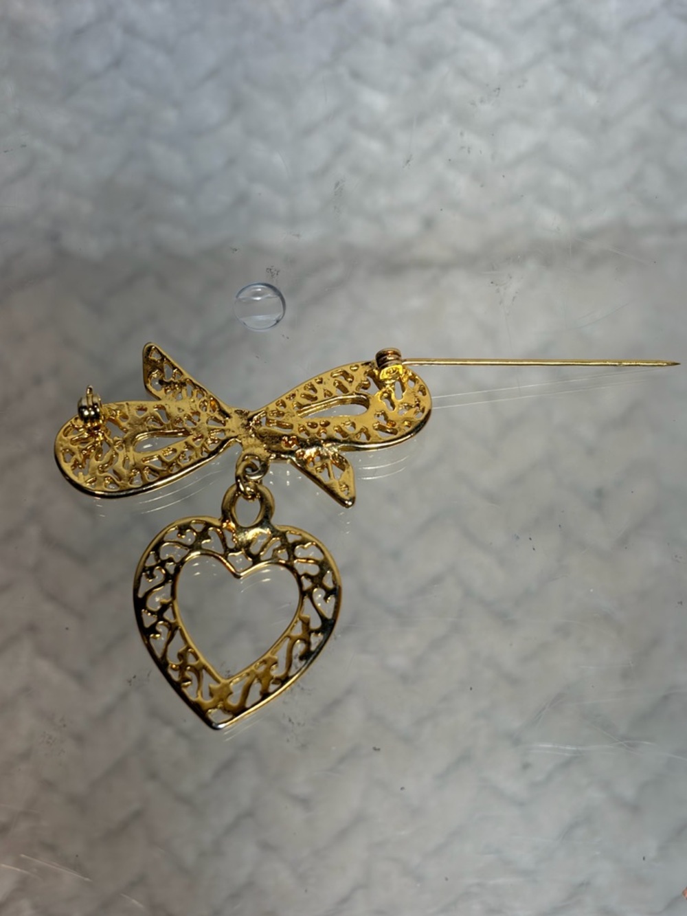 Vintage Gold Filigree Bow Brooch Heart Dangle Charm Coquette Romantic Aesthetic - Picture 3 of 5